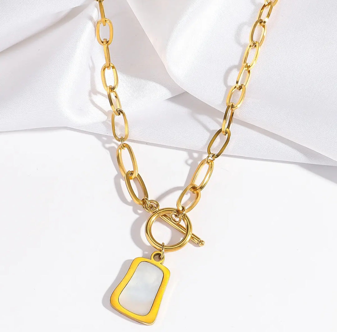 Zena Pendant Necklace