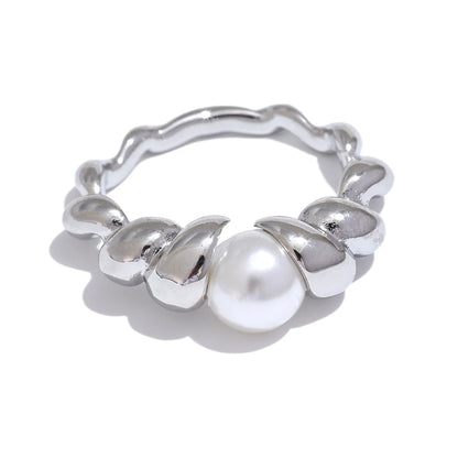 Mika Twisted Pearl Ring