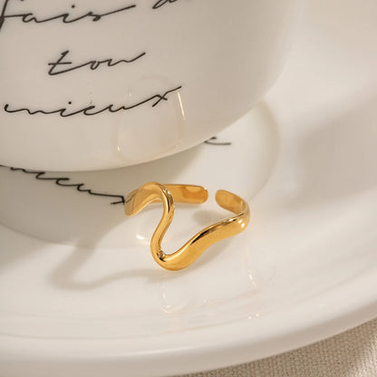 Minimalist Irregular Curve Ring