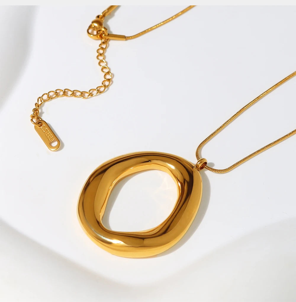 Ariana Pendant Necklace