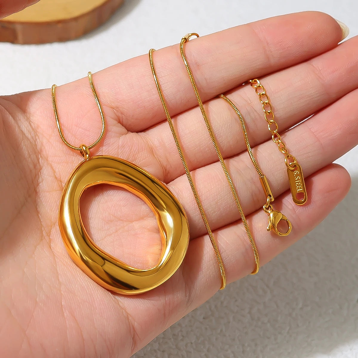 Ariana Pendant Necklace
