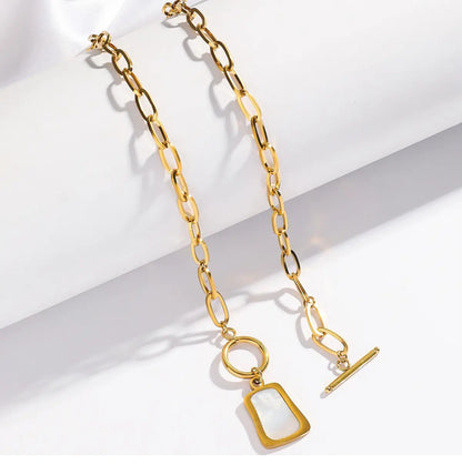 Zena Pendant Necklace
